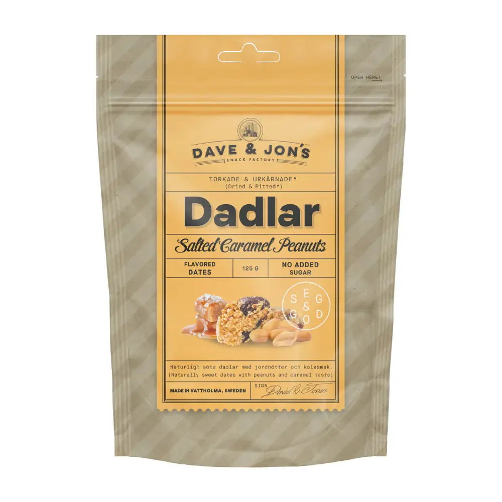 A beige and yellow bag of dates, showing dates, peanuts and caramel in the front, under the word "Dadlar".